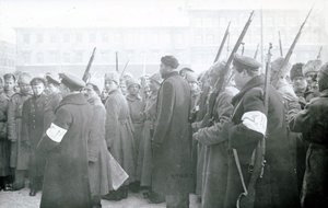 Revolutionaire militie arresteert politieagenten, februari 1917